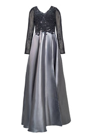 TIMELESS LACE SLEEVE GOWN