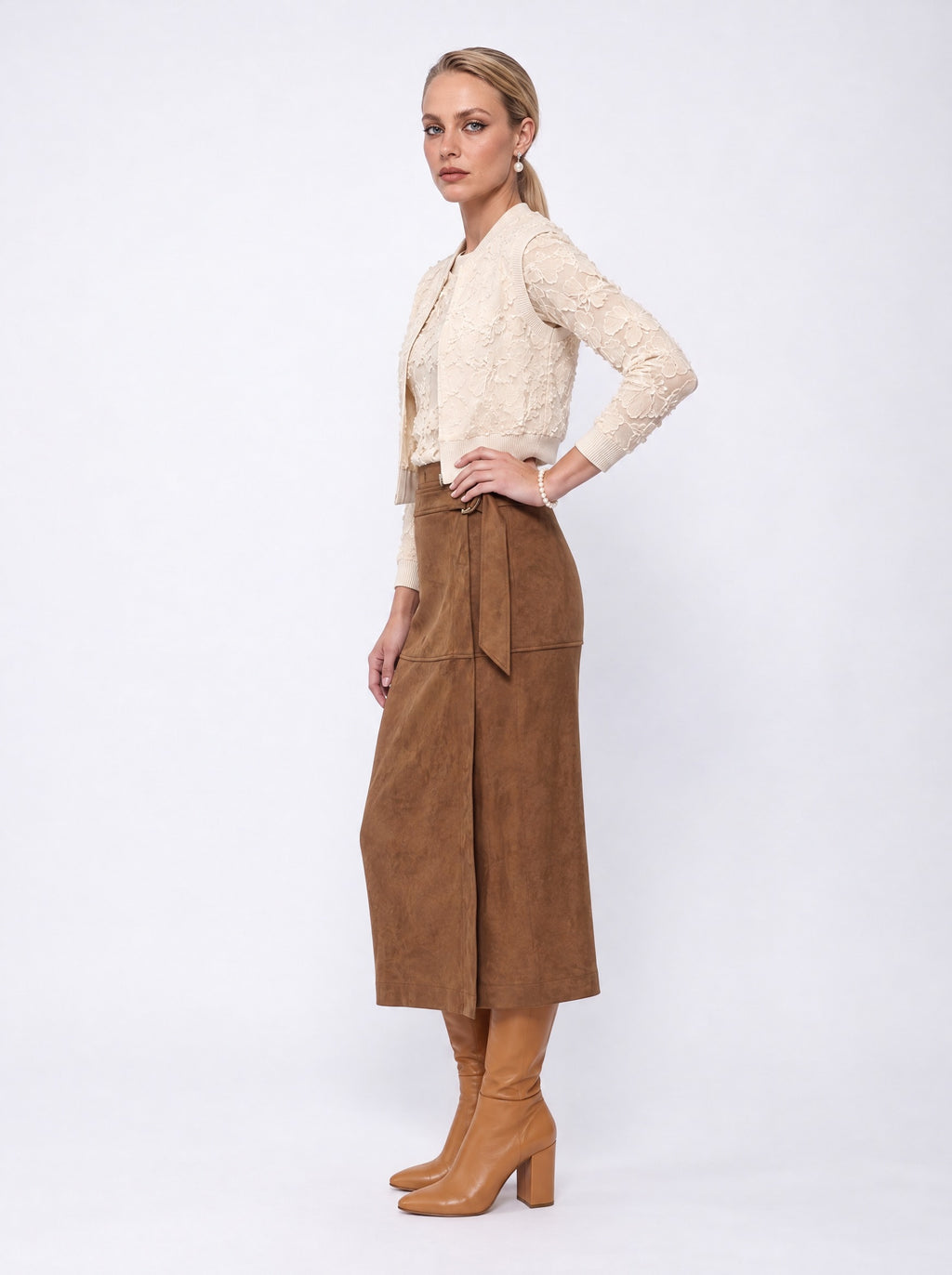 FLORAL APPLIQUE CROPPED KNIT VEST