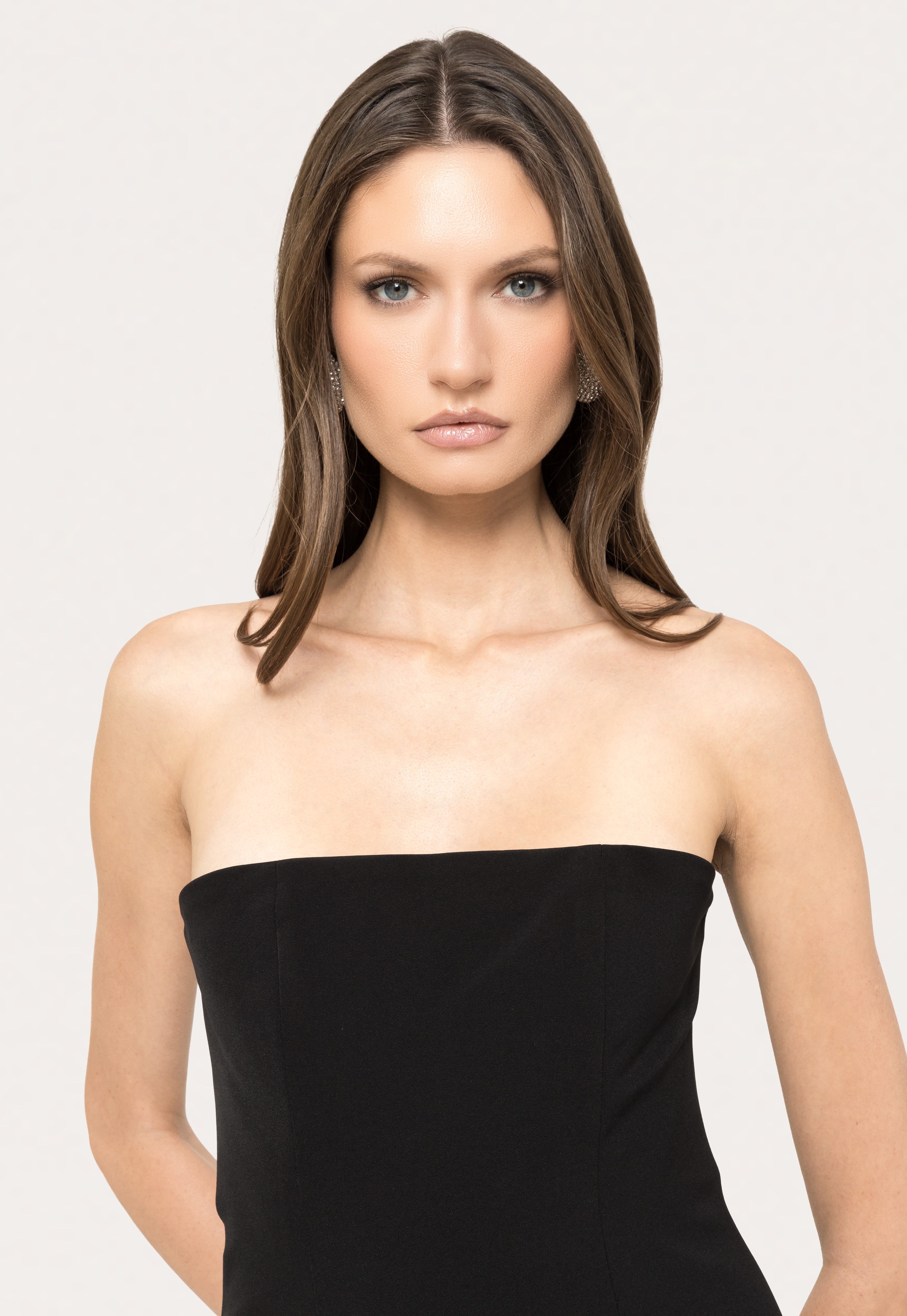 STRAPLESS BOW SLIT GOWN