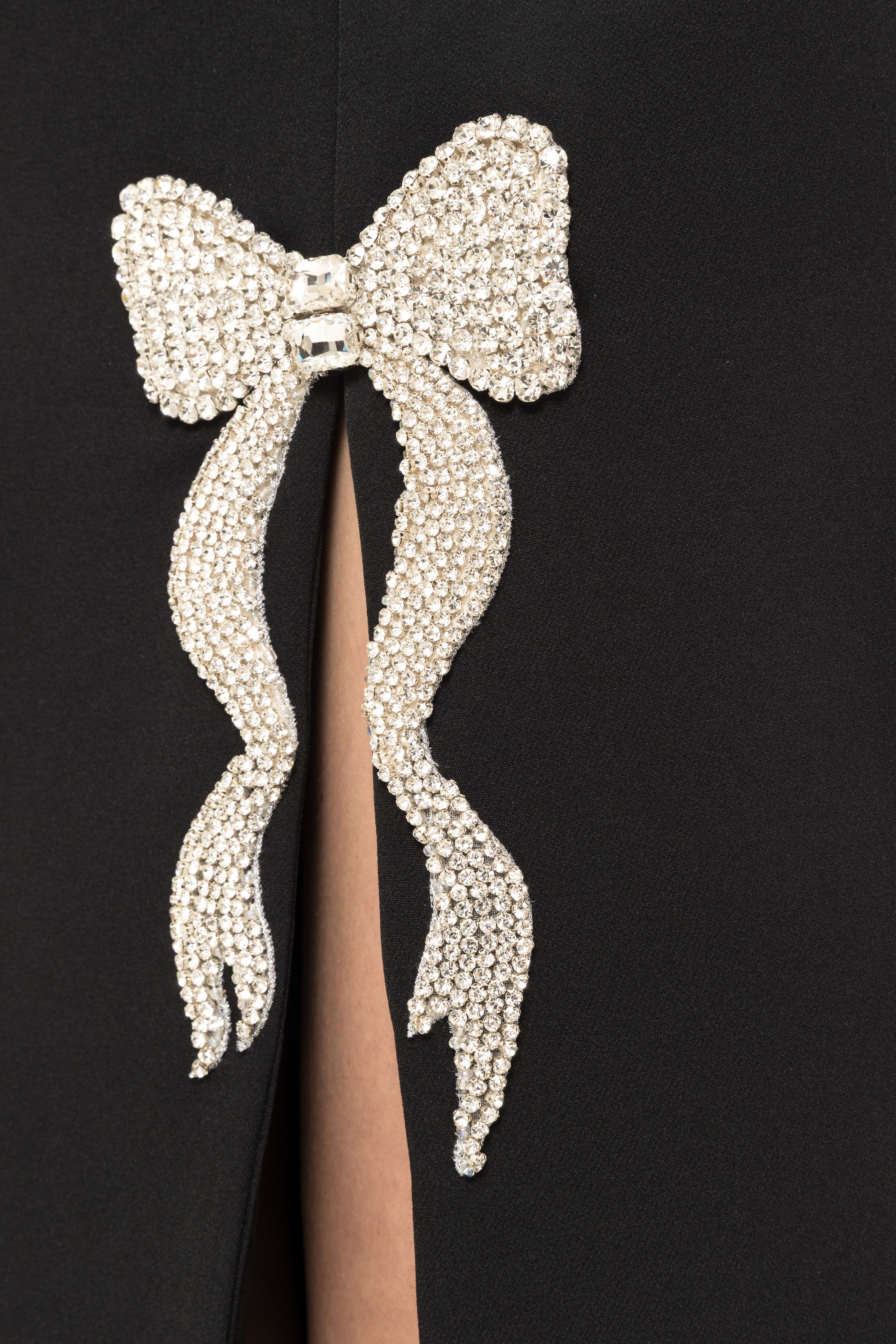 STRAPLESS BOW SLIT GOWN