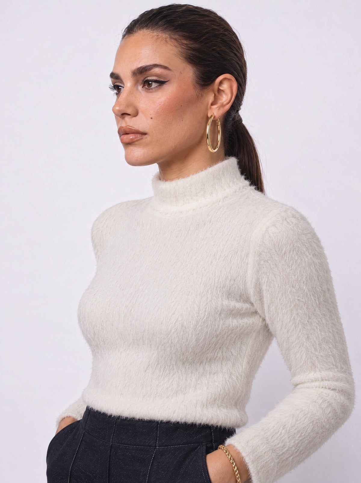 FUZZY MOCK-NECK FITTED KNIT