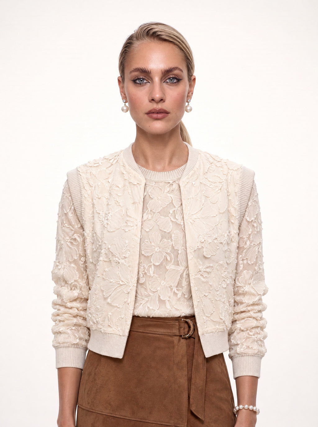 FLORAL APPLIQUE CROPPED KNIT VEST