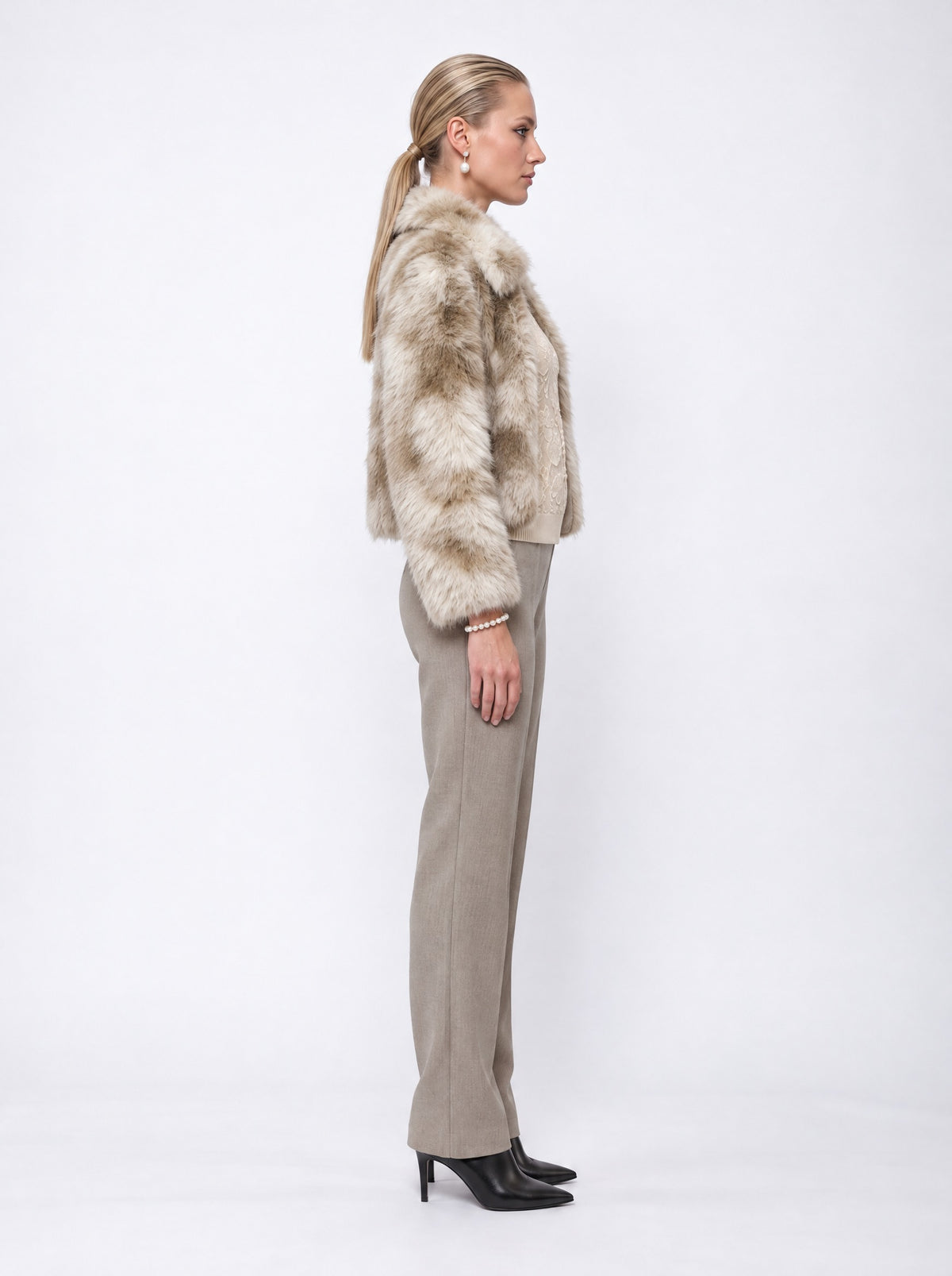 CROPPED FAUX FUR COLLARED JACKET