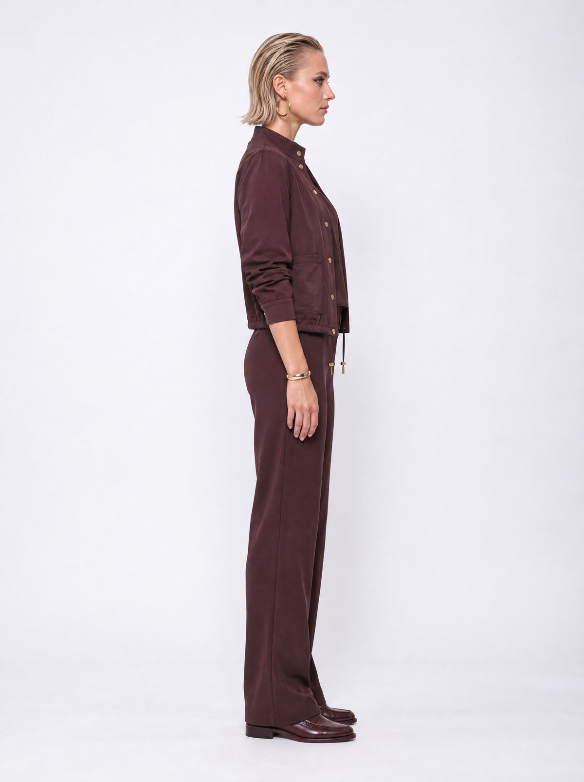 MOCK-NECK GATHERED SLEEVE BLOUSE