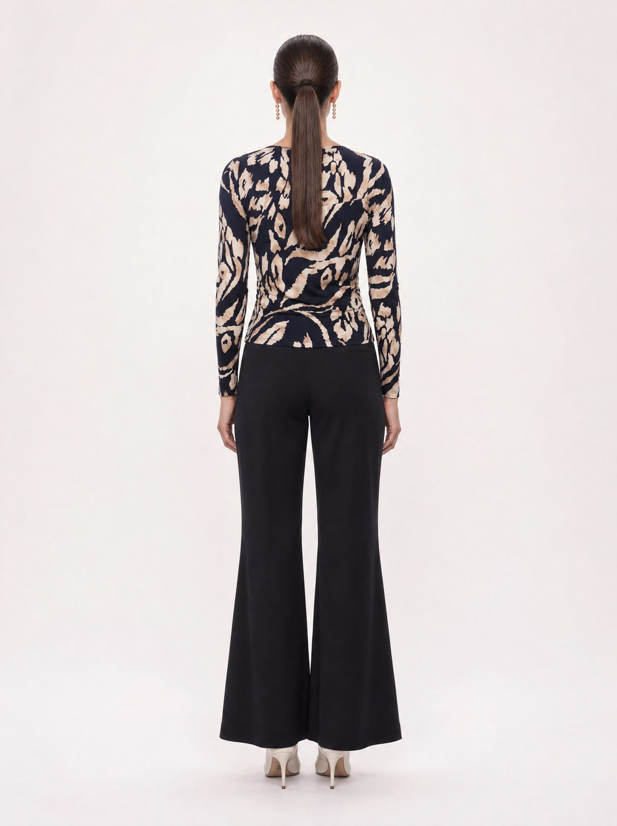 BROOCH-DETAIL ABSTRACT PRINT TOP