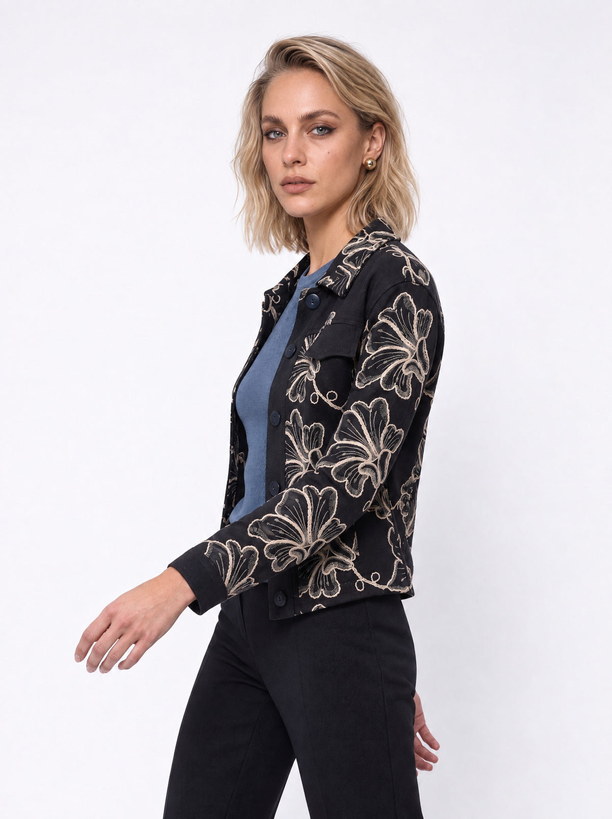 SHOULDER-BUTTON FITTED KNIT TOP