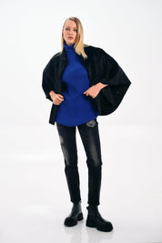 PLUSH SNAP-BUTTON CAPE