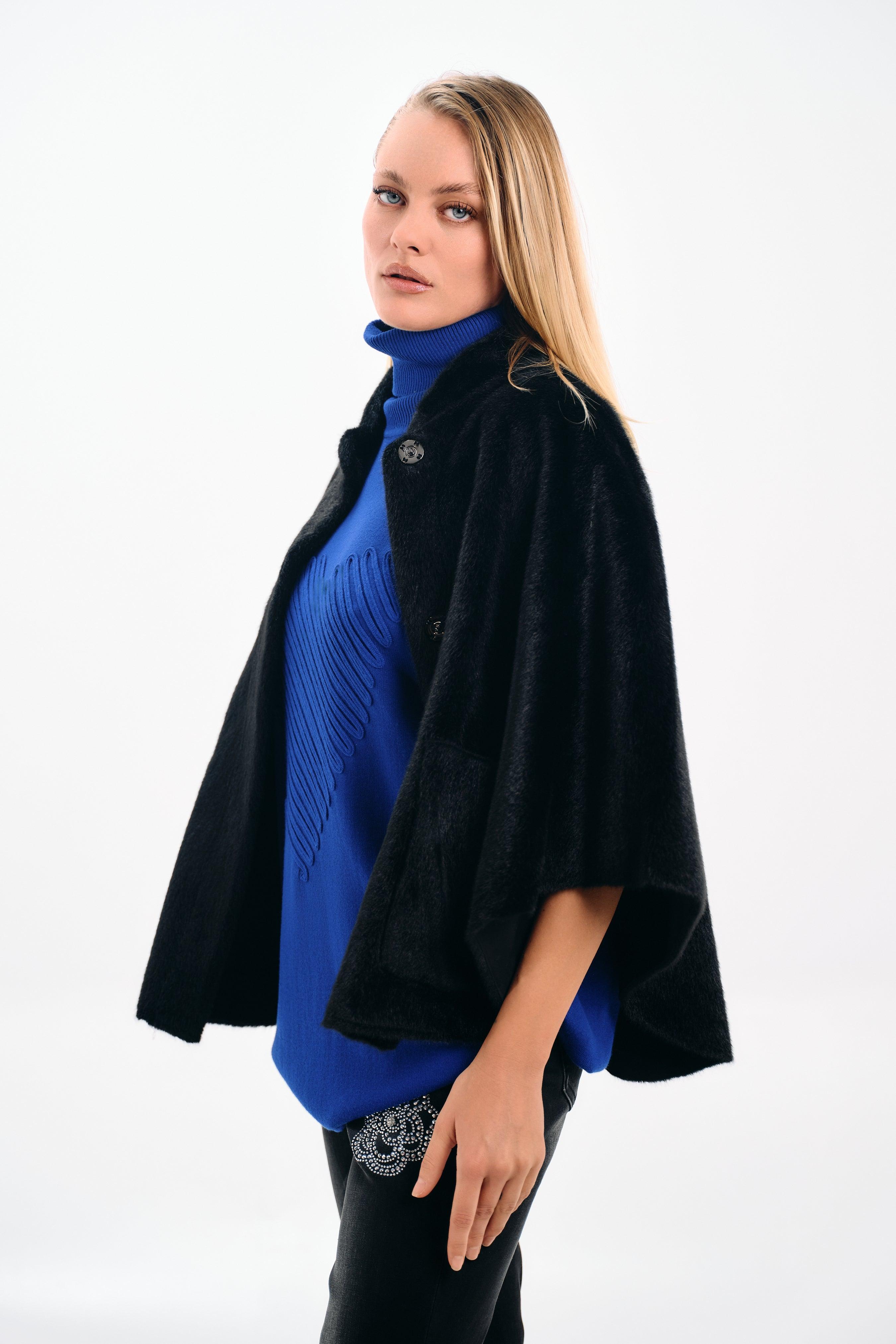 PLUSH SNAP-BUTTON CAPE