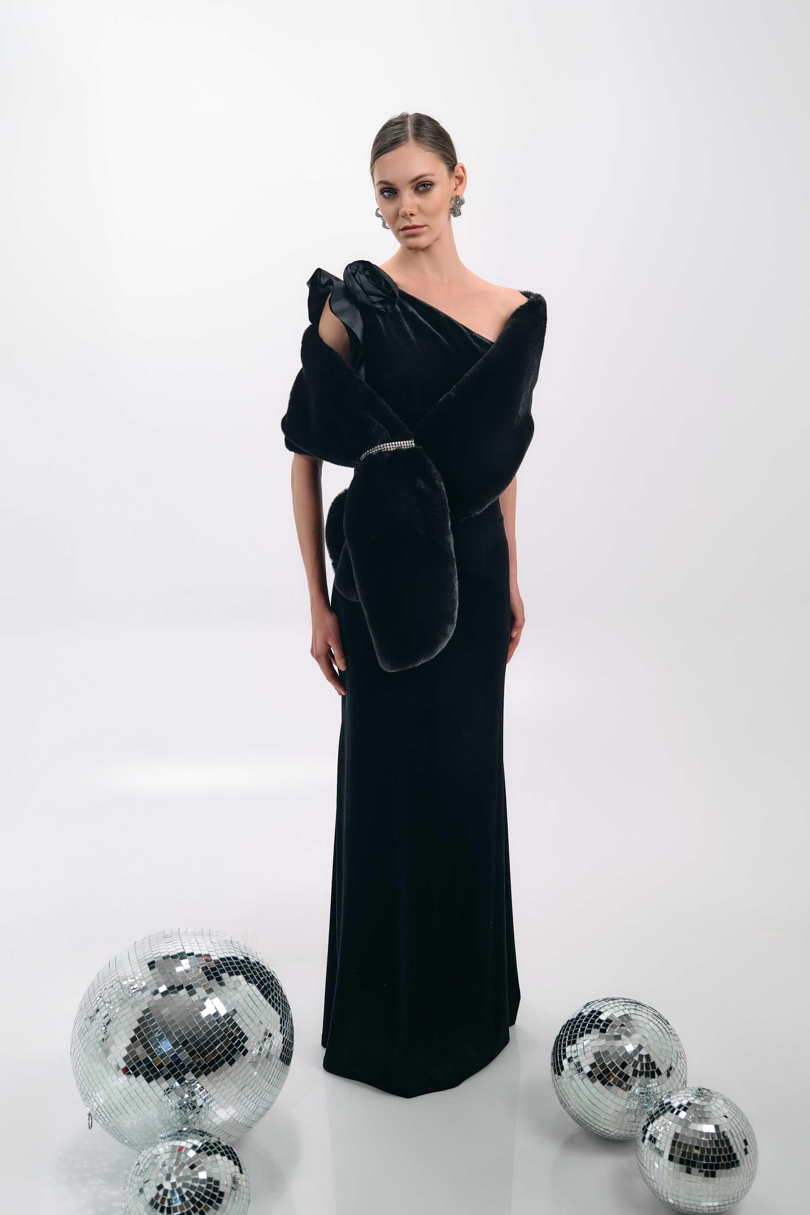 ONE-SHOULDER VELVET GOWN