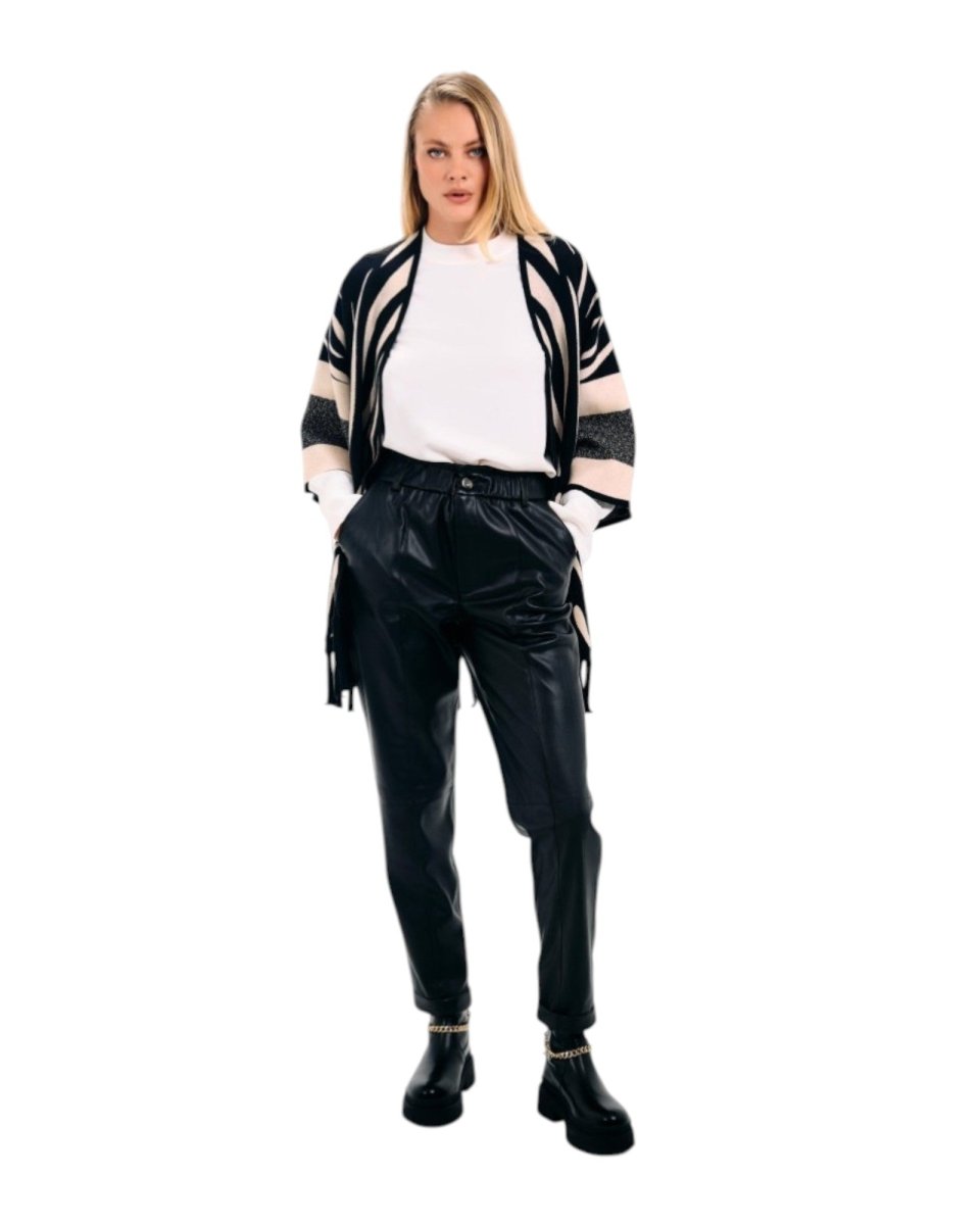 BUTTON ACCENT BLOUSE