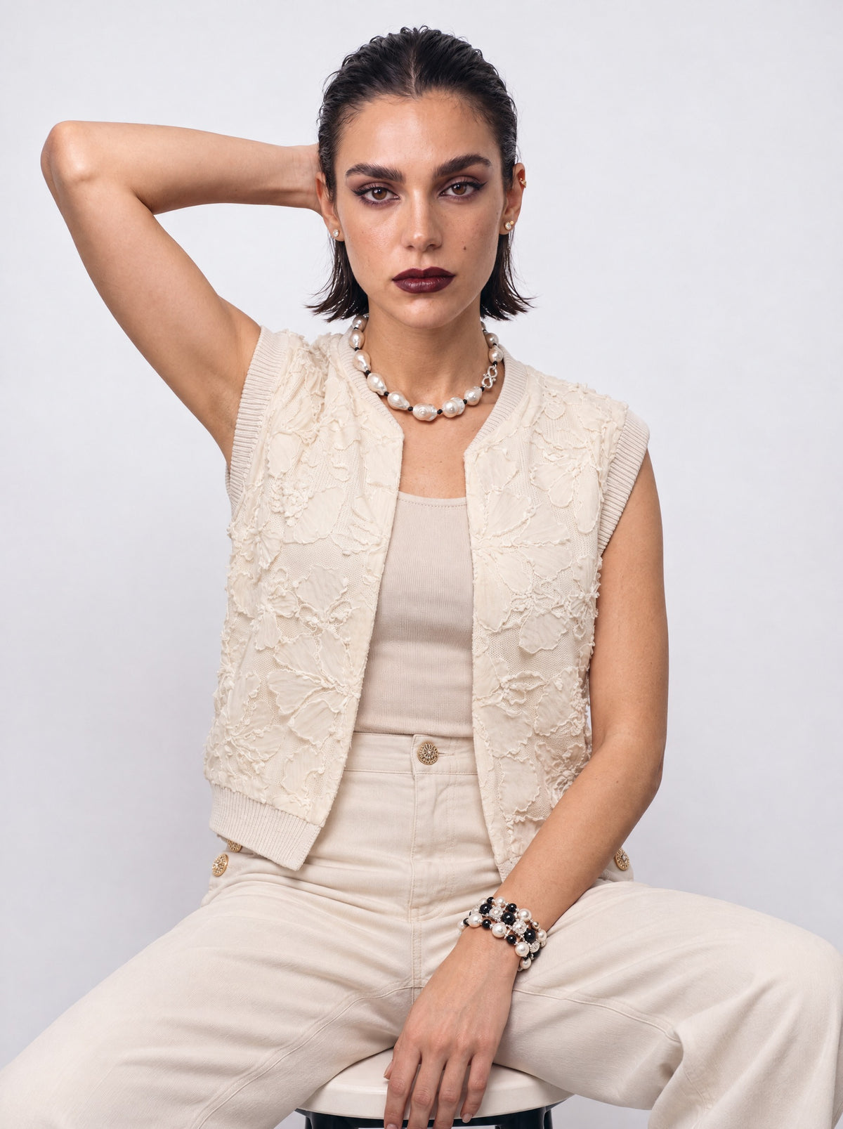 FLORAL APPLIQUE CROPPED KNIT VEST
