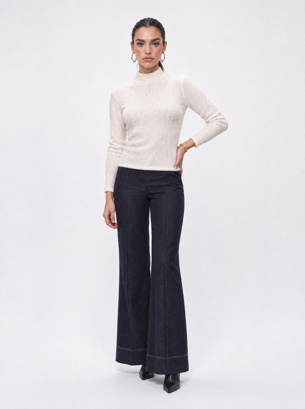 FUZZY MOCK-NECK FITTED KNIT