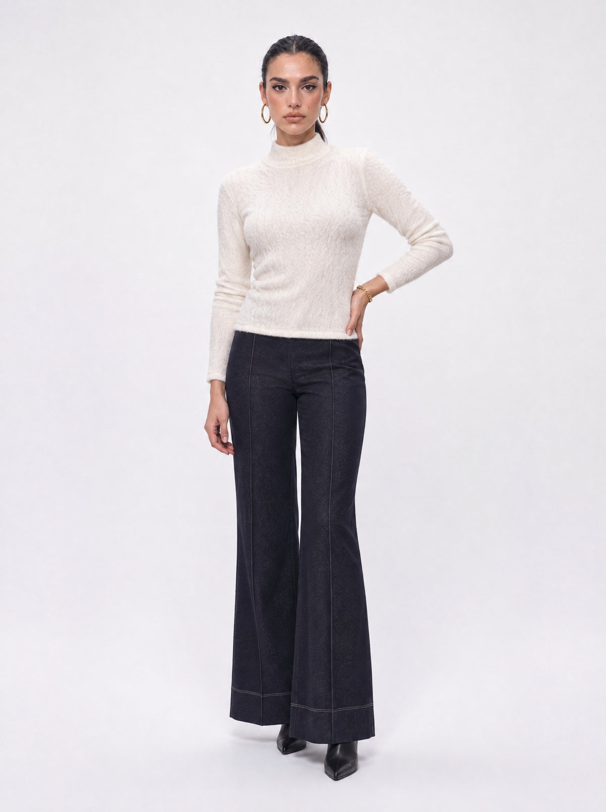 FUZZY MOCK-NECK FITTED KNIT