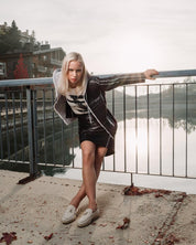 GRAPHIC PRINT SHORT - SLEEVE TOP