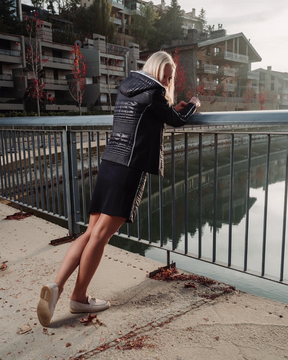 GRAPHIC PRINT SHORT - SLEEVE TOP