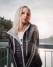 GRAPHIC PRINT SHORT - SLEEVE TOP