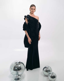 ONE-SHOULDER VELVET GOWN