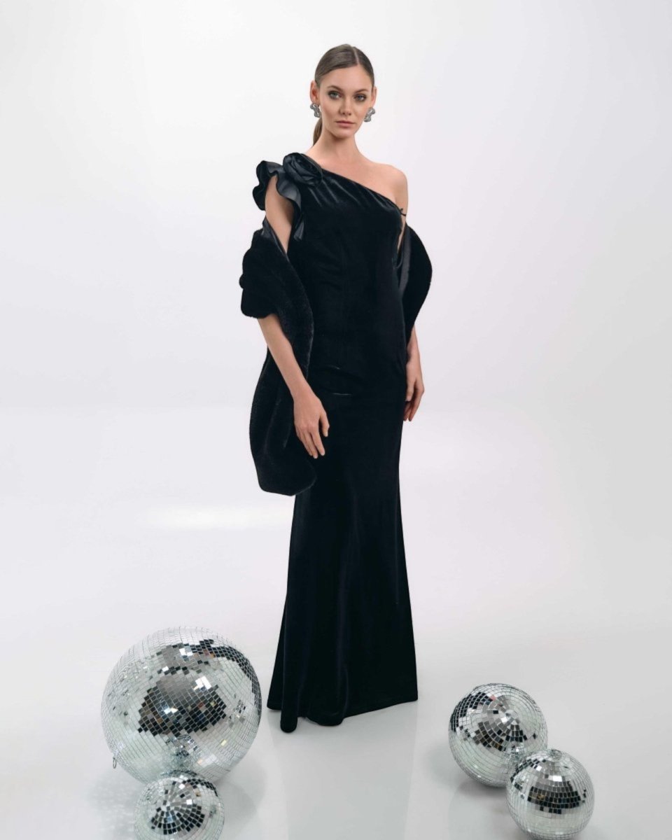ONE - SHOULDER VELVET GOWN - Nakhle.Ets - Dresses
