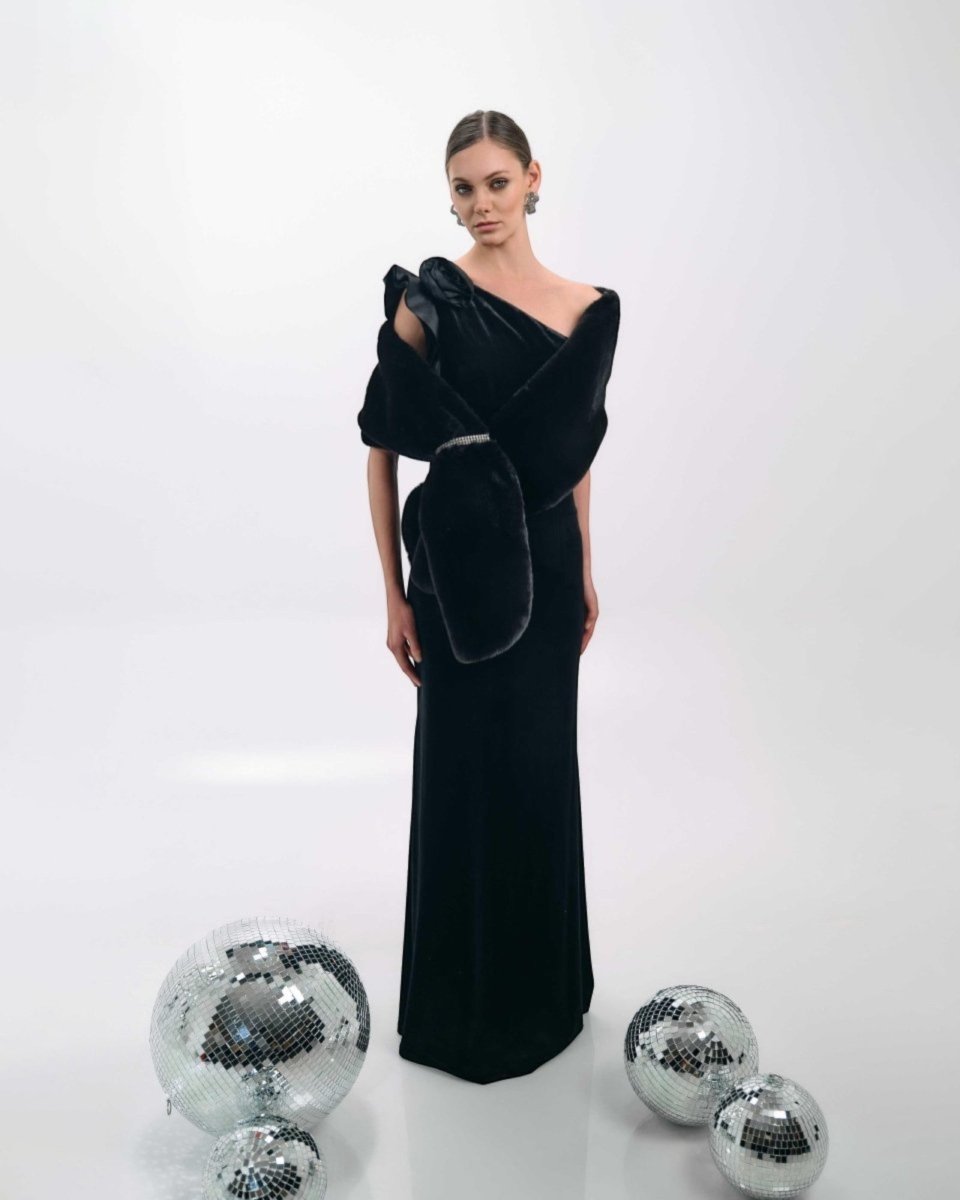 ONE-SHOULDER VELVET GOWN