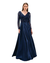 TIMELESS LACE SLEEVE GOWN