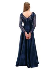 TIMELESS LACE SLEEVE GOWN