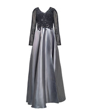 TIMELESS LACE SLEEVE GOWN