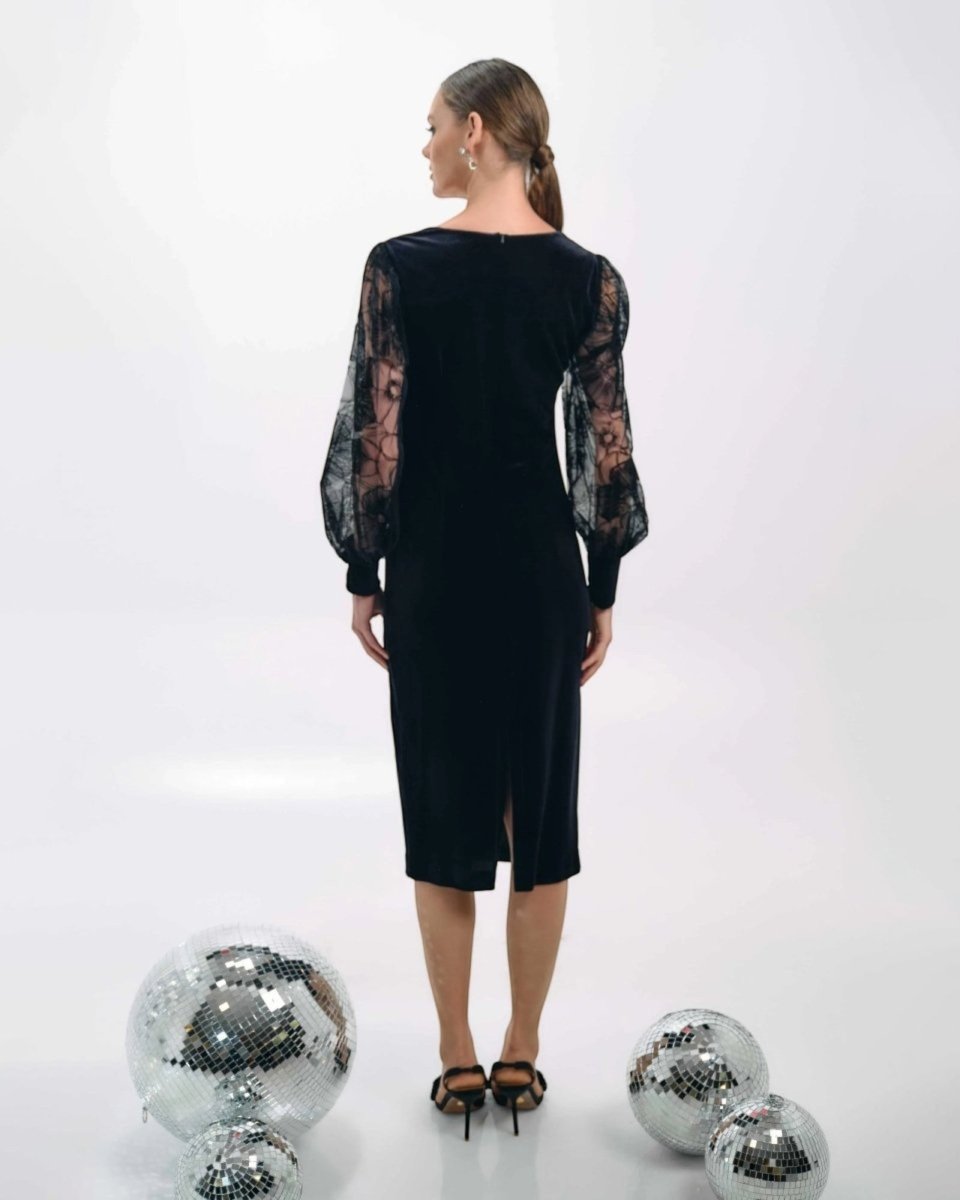 VELVET DRESS WITH LACE DETAILING - Nakhle.Ets - Dresses