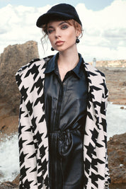 BOLD HOUNDSTOOTH CARDIGAN