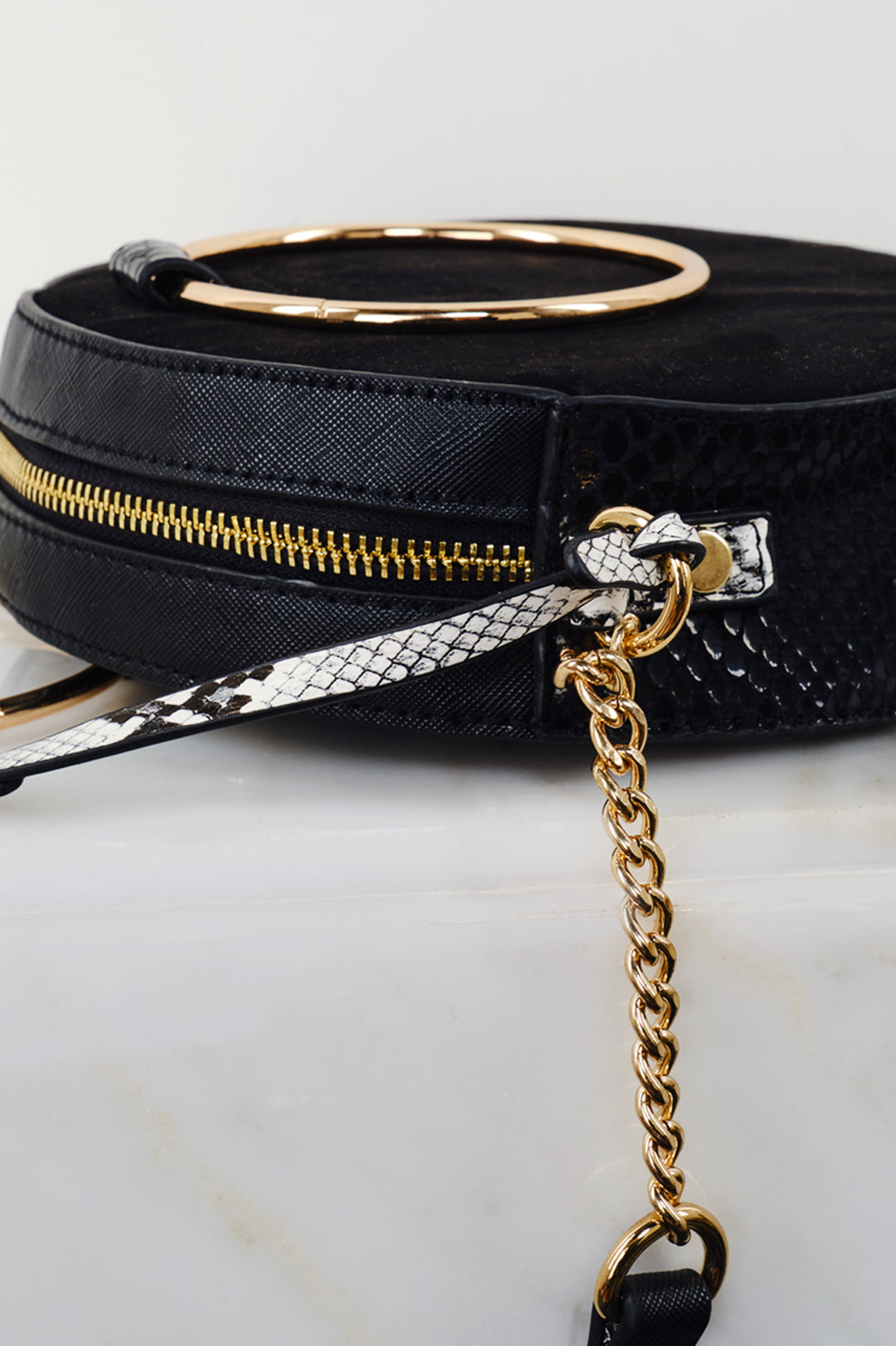 CROC-EFFECT ROUND BAG