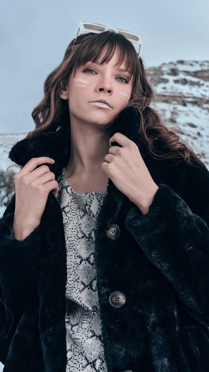 CLASSIC BLACK FAUX FUR COAT - Nakhle.Ets - Coats