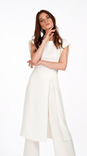 ELEGANT MINIMALIST BLOUSE